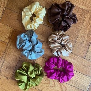 6 scrunchies